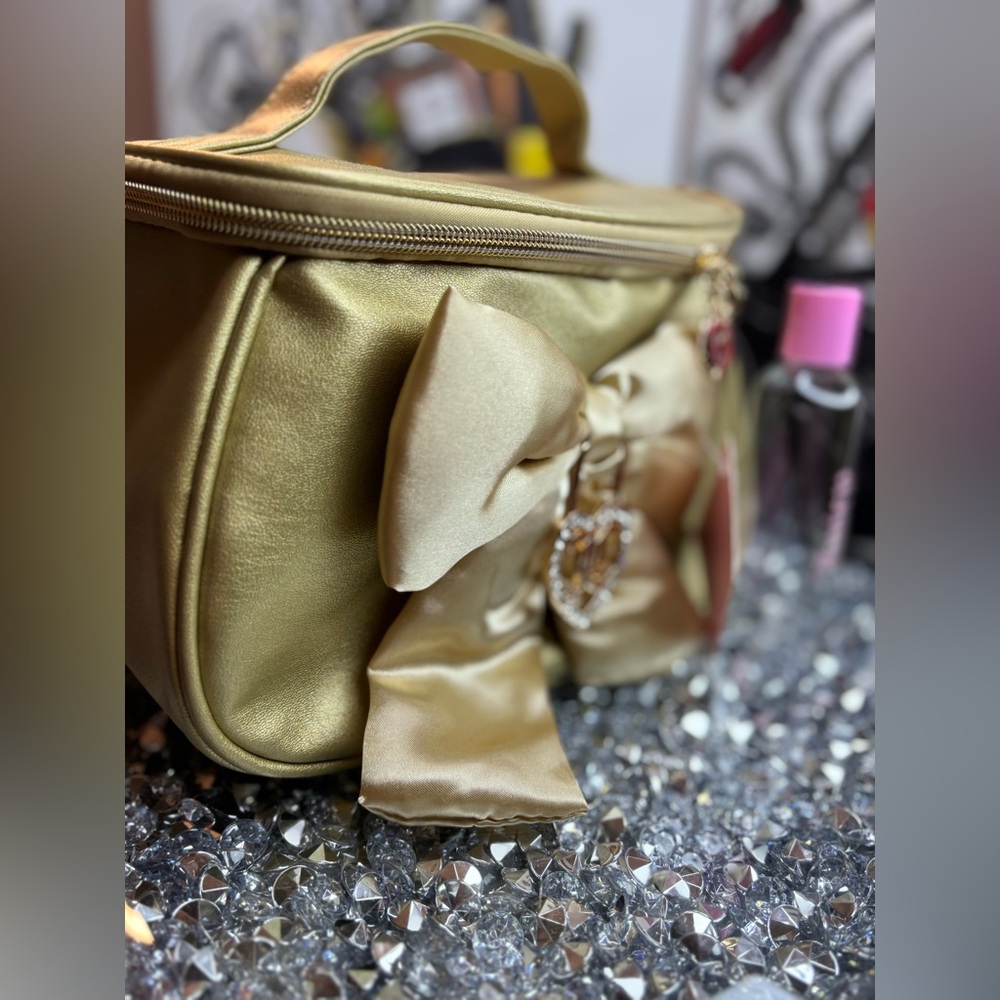 Juicy Couture Gold Cosmetic Bag with Bow and Charm - Picture 7 of 14